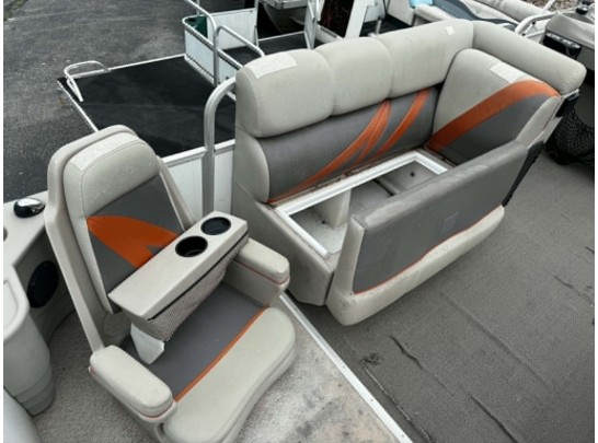 2009 22' Leisure Kraft Pontoon