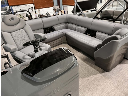 24' Prestige New Seat Line Rear Lounger Tritoon 