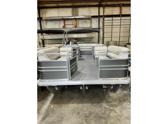 20' Challenger Series Tritoon 