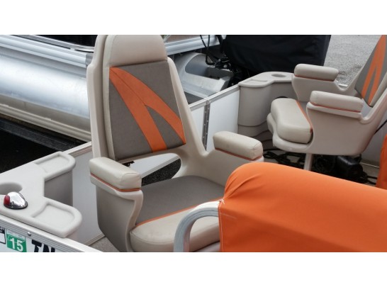 2009 Leisure Kraft Pontoon 1