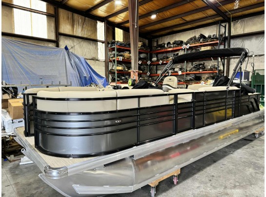 24' Prestige Rear Lounger Tritoon