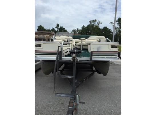 2000 Bennington 2275 FS