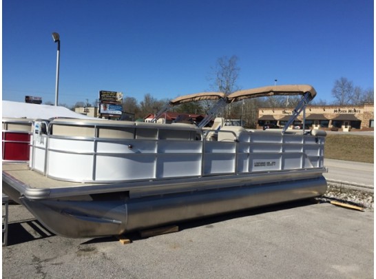 2018 **Discounted** 22' Leisure Kraft pontoon boat