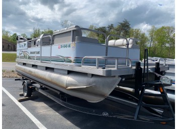 2004 20' Leisure Kraft Pontoon
