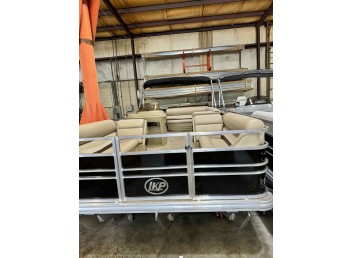 20' Challenger Series Tritoon 