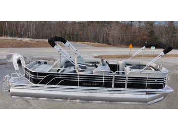 24' Prestige Lounger Tri-toon 2435LX