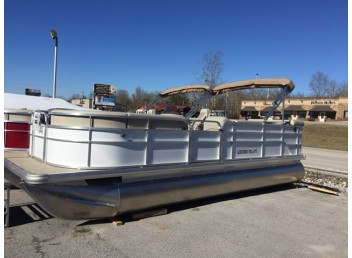 2018 **Discounted** 22' Leisure Kraft pontoon boat