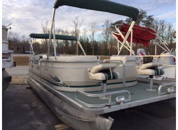 2000 Sylvan Commodore 20'